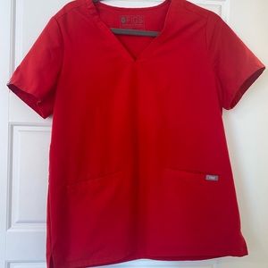 FIGS Winning Red Casma 3 pocket top